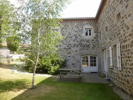 Gîte charmant pour 8 pers à Rauret avec cheminée, terrasse et accès  Tourisme et Handicap - Photo 2