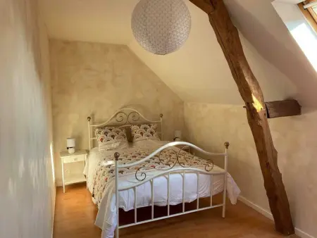 Maison de Village avec Jardin, Parc Privé et Box Fibre, Animaux Bienvenus, à 15 min du Mans - Photo 7