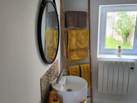 Maison de Village avec Jardin, Parc Privé et Box Fibre, Animaux Bienvenus, à 15 min du Mans - Photo 17