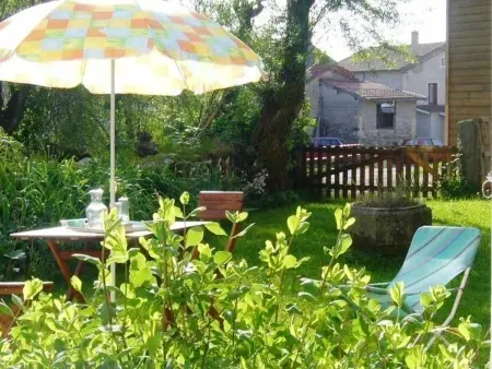 Gîte chaleureux entre festivals, nature et confort avec wifi à Jullianges - Photo 1