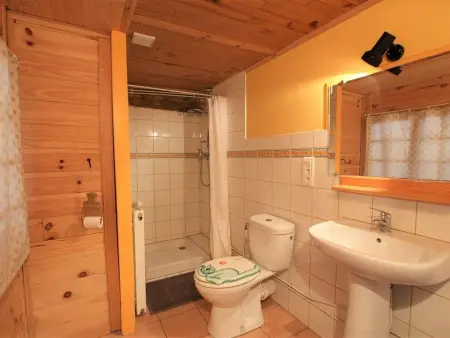 Gîte chaleureux entre festivals, nature et confort avec wifi à Jullianges - Photo 8