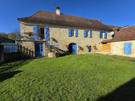 Gîte familial avec cheminée, ping-pong, près de la Grotte de Tourtoirac et du Château de Hautefort - Photo 1