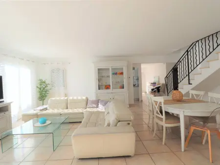 Villa 3 étoiles avec piscine privée, 500m de la plage, 4 chambres pour 6-8 pers. au Grau-du-Roi - Photo 4