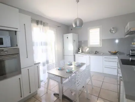 Villa 3 étoiles avec piscine privée, 500m de la plage, 4 chambres pour 6-8 pers. au Grau-du-Roi - Photo 6