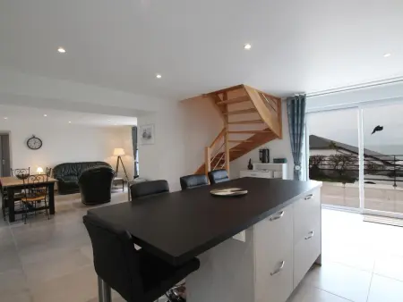 Maison familiale rénovée avec vue mer et terrasse à Digosville - Photo 3
