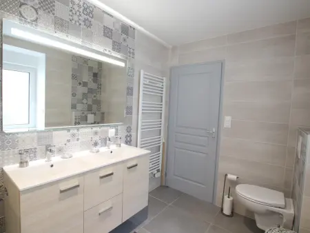 Maison familiale rénovée avec vue mer et terrasse à Digosville - Photo 10