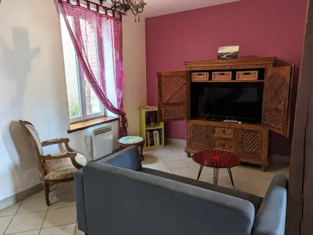 Maison confortable avec cour, proche du Château de La Bussière, idéale pour explorations. - Photo 2
