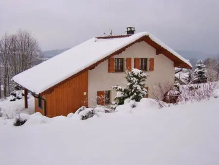 Chalet de Montagne Chaleureux avec Cheminée, Terrasse et Proche Ski - Photo 1