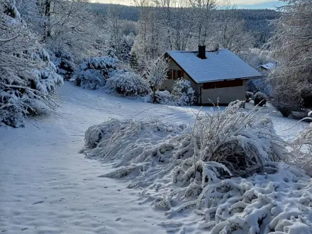 Chalet de Montagne Chaleureux avec Cheminée, Terrasse et Proche Ski - Photo 2