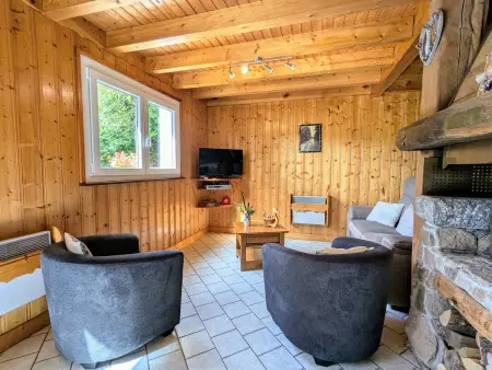 Chalet de Montagne Chaleureux avec Cheminée, Terrasse et Proche Ski - Photo 5