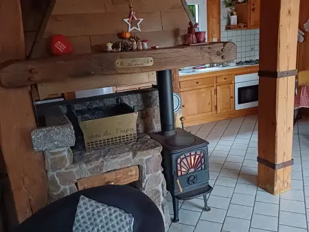 Chalet de Montagne Chaleureux avec Cheminée, Terrasse et Proche Ski - Photo 8