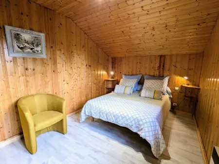 Chalet de Montagne Chaleureux avec Cheminée, Terrasse et Proche Ski - Photo 9
