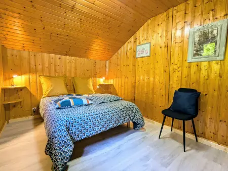 Chalet de Montagne Chaleureux avec Cheminée, Terrasse et Proche Ski - Photo 13