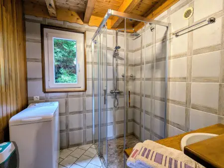 Chalet de Montagne Chaleureux avec Cheminée, Terrasse et Proche Ski - Photo 15