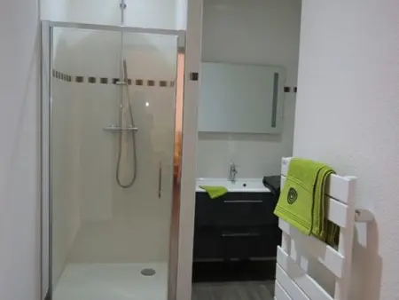 Chalet tout confort avec piscine, terrasse, et sauna privé en montagne - Photo 3