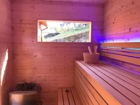 Chalet tout confort avec piscine, terrasse, et sauna privé en montagne - Photo 7