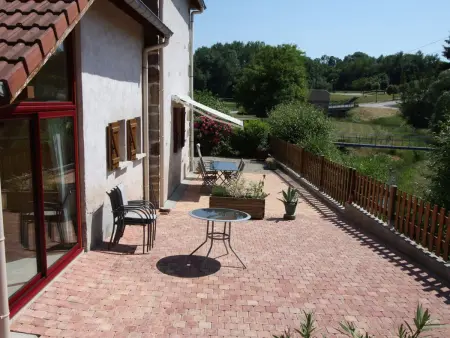 Gîte Tranquille avec Cheminée, Terrasse sur la Saône et Borne EV, Animaux Bienvenus - Photo 3