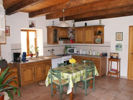 Gîte Tranquille avec Cheminée, Terrasse sur la Saône et Borne EV, Animaux Bienvenus - Photo 8