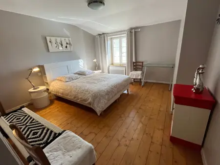 Gîte de Charme avec Terrasse près de Bourbonne-les-Bains, 2 chambres, poêle à bois, Wifi inclus - Photo 2