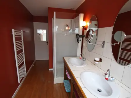 Gîte de Charme avec Terrasse près de Bourbonne-les-Bains, 2 chambres, poêle à bois, Wifi inclus - Photo 4