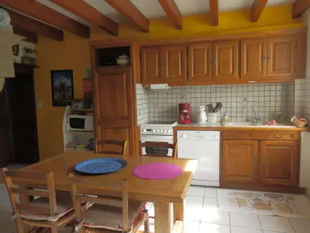 Gîte de Charme avec Terrasse près de Bourbonne-les-Bains, 2 chambres, poêle à bois, Wifi inclus - Photo 7