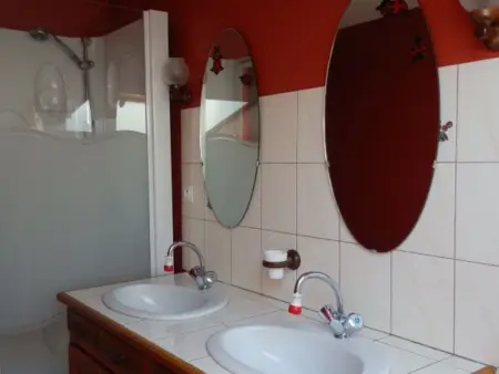 Gîte de Charme avec Terrasse près de Bourbonne-les-Bains, 2 chambres, poêle à bois, Wifi inclus - Photo 10