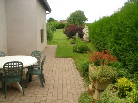 Gîte de Charme avec Terrasse près de Bourbonne-les-Bains, 2 chambres, poêle à bois, Wifi inclus - Photo 18
