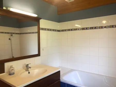 Chalet spacieux avec balcon, WiFi gratuit, proche lac et station de ski - Photo 18