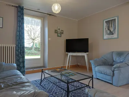 Gîte chaleureux avec jardin arboré, terrasse, salle de jeux et parking privé à Pré-Saint-Évroult. - Photo 6