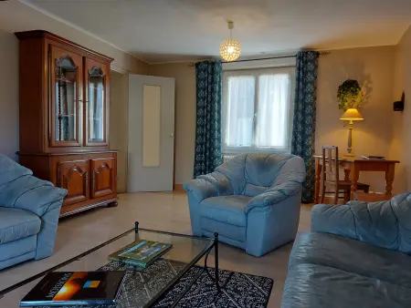 Gîte chaleureux avec jardin arboré, terrasse, salle de jeux et parking privé à Pré-Saint-Évroult. - Photo 7