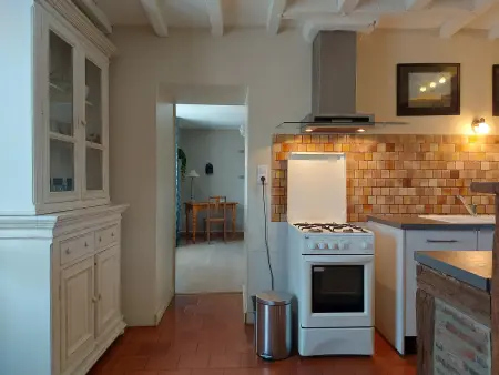 Gîte chaleureux avec jardin arboré, terrasse, salle de jeux et parking privé à Pré-Saint-Évroult. - Photo 8