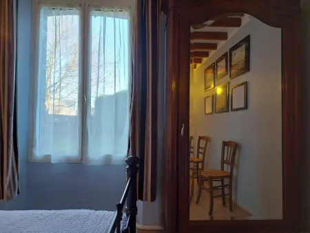 Gîte chaleureux avec jardin arboré, terrasse, salle de jeux et parking privé à Pré-Saint-Évroult. - Photo 14