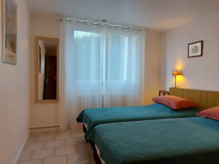 Gîte chaleureux avec jardin arboré, terrasse, salle de jeux et parking privé à Pré-Saint-Évroult. - Photo 20