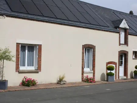 Gîte chaleureux avec jardin arboré, terrasse, salle de jeux et parking privé à Pré-Saint-Évroult. - Photo 25