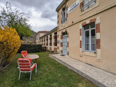 Gîte chaleureux 6 pers avec cour privée en bord de rivière près de Langeac - Photo 1
