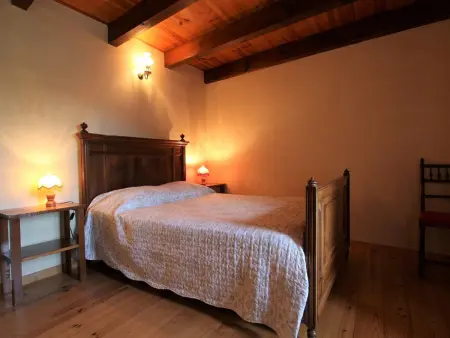 Charmante maison en pierres avec terrasse, proche cité médiévale, nature et lac - Photo 2