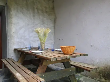 Charmante maison en pierres avec terrasse, proche cité médiévale, nature et lac - Photo 6
