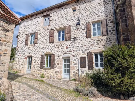 Ancien presbytère avec 3 chambres au pied d'une forteresse médiévale - Photo 19