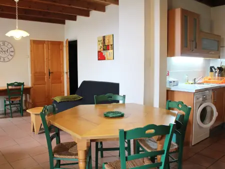 Gîte familial en pleine nature avec cour privée, Wi-Fi et proche randonnées à Le Mas-de-Tence - Photo 3