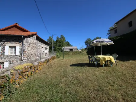 Gîte confortable en hameau calme près du Puy en Velay – 2 chambres, équipement bébé, terrain fermé - Photo 1