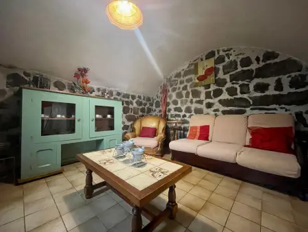 Gîte confortable en hameau calme près du Puy en Velay – 2 chambres, équipement bébé, terrain fermé - Photo 4