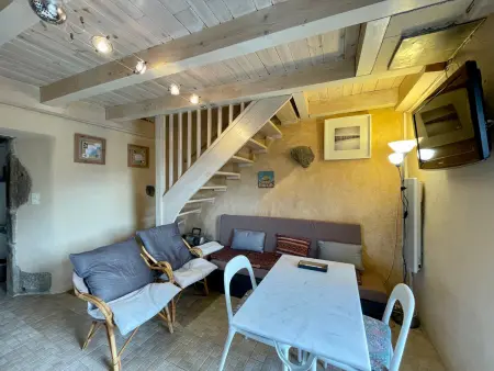 Ancien pigeonnier restauré avec terrasse, terrain clos et équipements bébé à Sarlanges, Retournac - Photo 2
