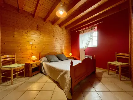 Gîte familial avec terrasse proche châteaux, lac, et parcours aventure - Photo 2