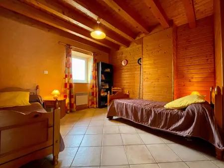 Gîte familial avec terrasse proche châteaux, lac, et parcours aventure - Photo 4