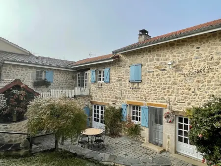 Gîte familial avec terrasse proche châteaux, lac, et parcours aventure - Photo 9