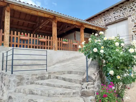 Ferme du XIXe siècle avec cour fermée et terrasse, proche des gorges de la Loire et du Puy-en-Velay - Photo 14