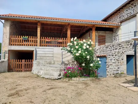 Ferme du XIXe siècle avec cour fermée et terrasse, proche des gorges de la Loire et du Puy-en-Velay - Photo 17