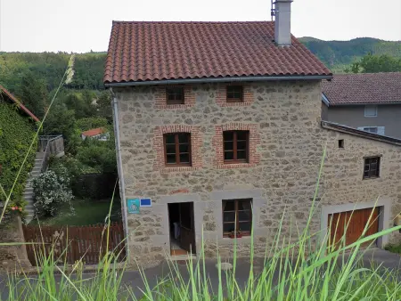 Charmante Maison de Ferme avec Cour Fermée, Proche Loisirs et Nature - Photo 9