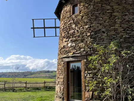 Petit moulin avec jardin, près des moulins et éoliennes - Photo 1