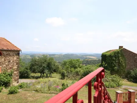 Charmant gîte rénové, 3 chambres, cheminée, terrasse et jardin, proche Brioude et sites touristiques. - Photo 1